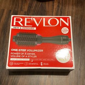 Hair dyer and volumizer